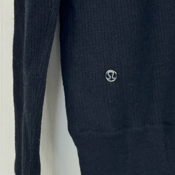 Lululemon Sweater Size 2 Black Long Sleeve Pullover Knit‎ - Picture 3 of 6